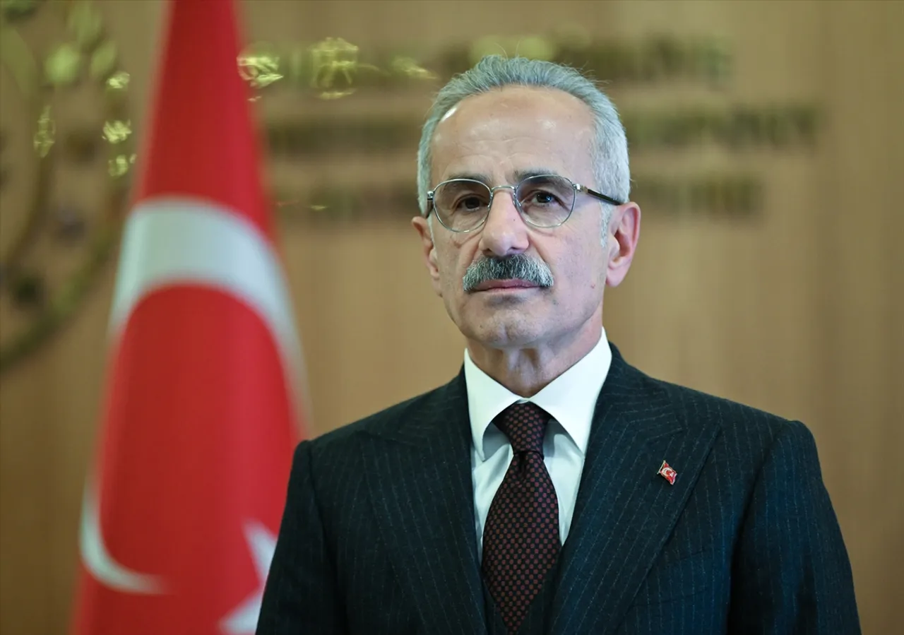 وزير النقل التركي عبد القادر أورال أوغلو