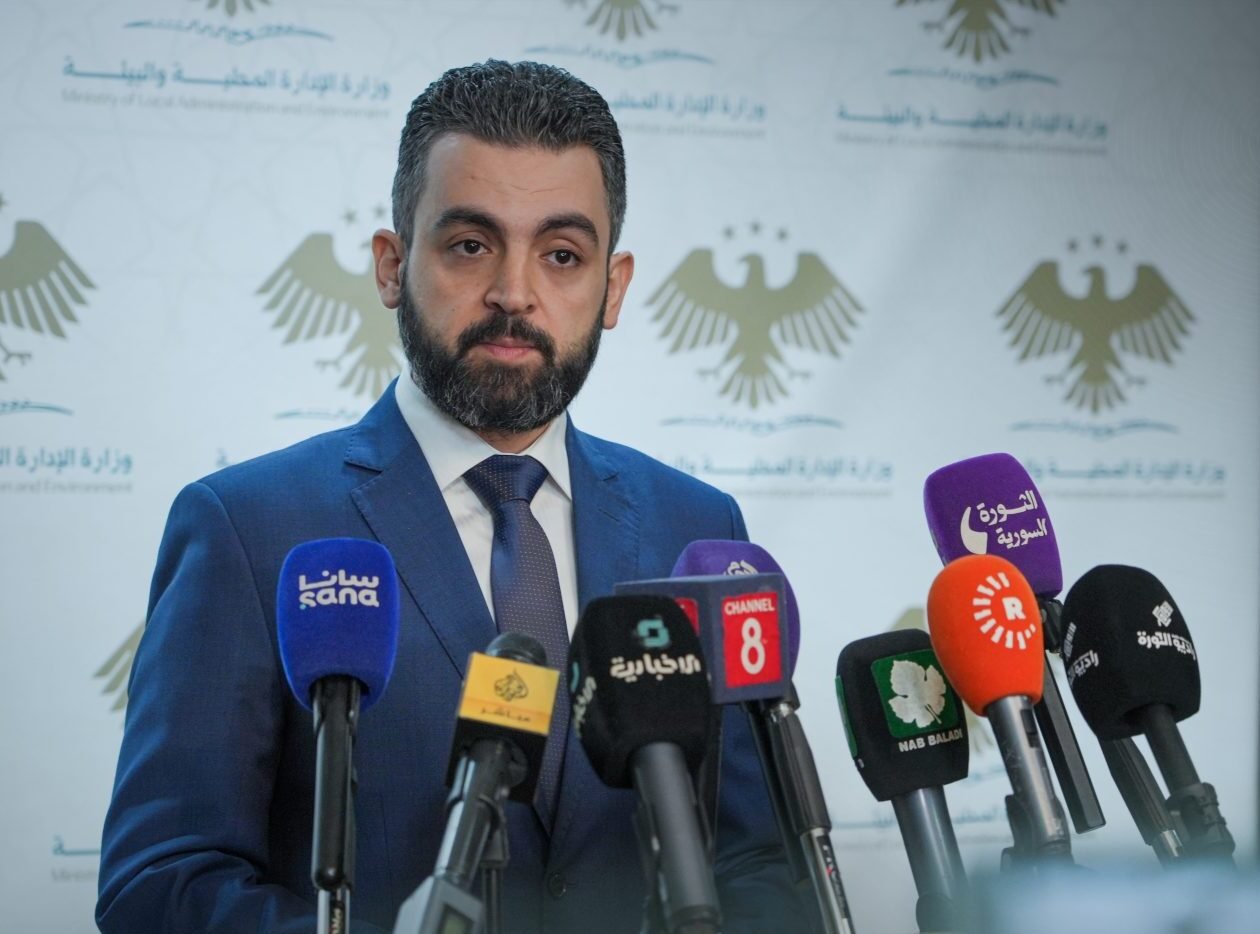 وزير الإدارة المحلية